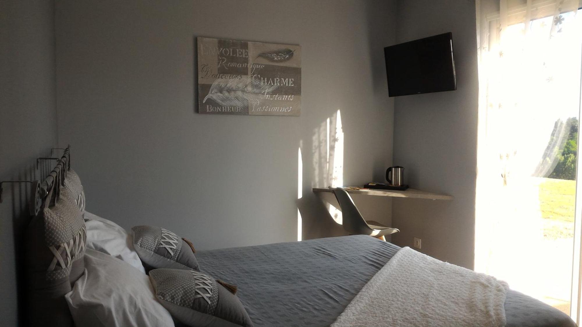 La Sarlamandre, Chambres Et Table D'Hotes Marcillac-Saint-Quentin Zewnętrze zdjęcie