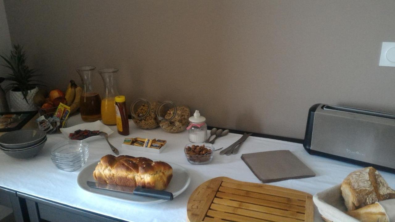 La Sarlamandre, Chambres Et Table D'Hotes Marcillac-Saint-Quentin Zewnętrze zdjęcie